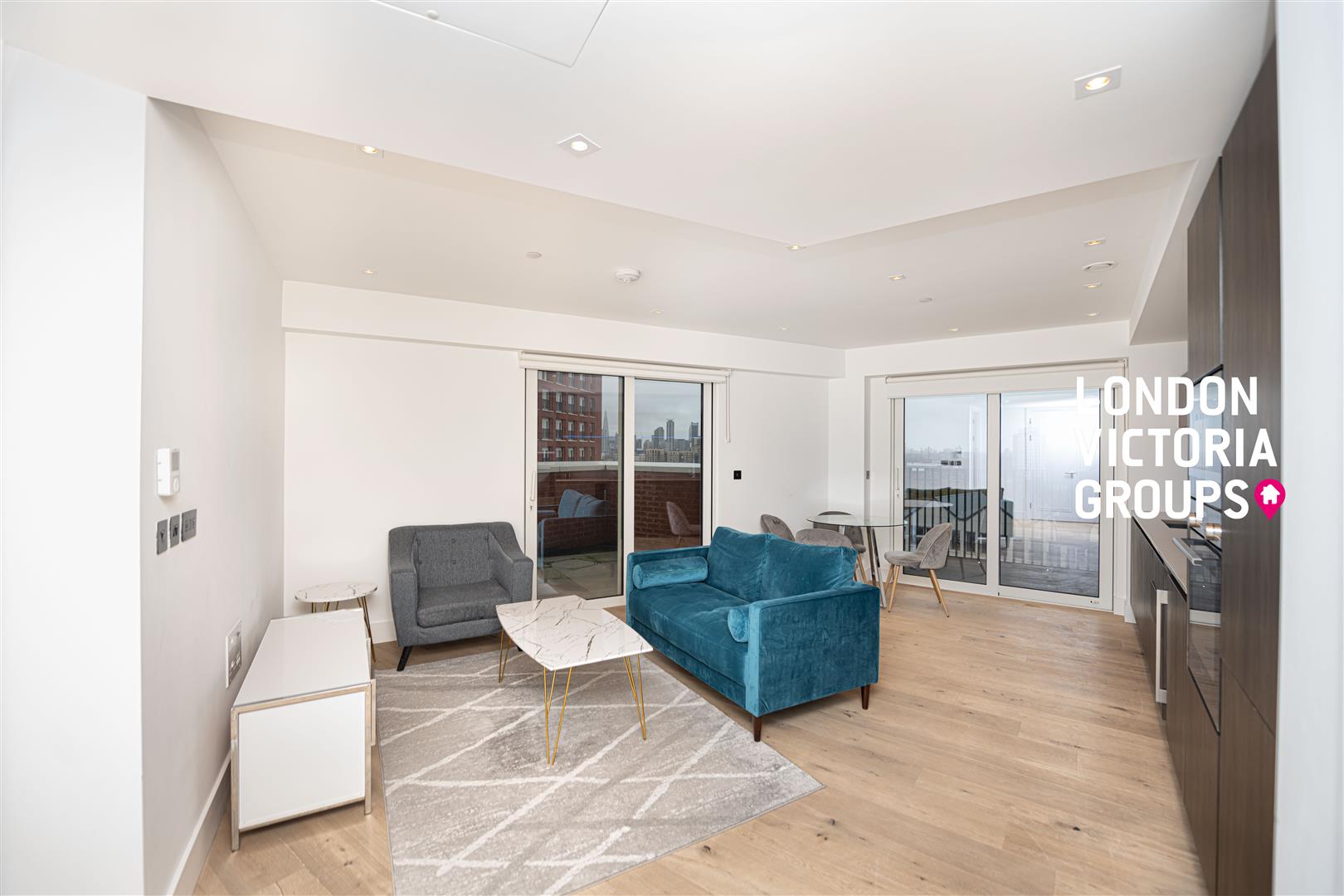 2 bed property in 7A Exchange Gardens, London